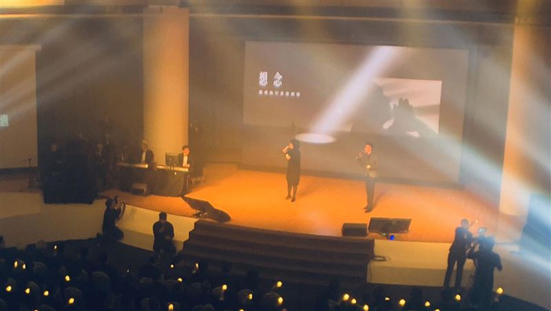 嚴凱泰逝世周年　嚴陳莉蓮獻唱祝福