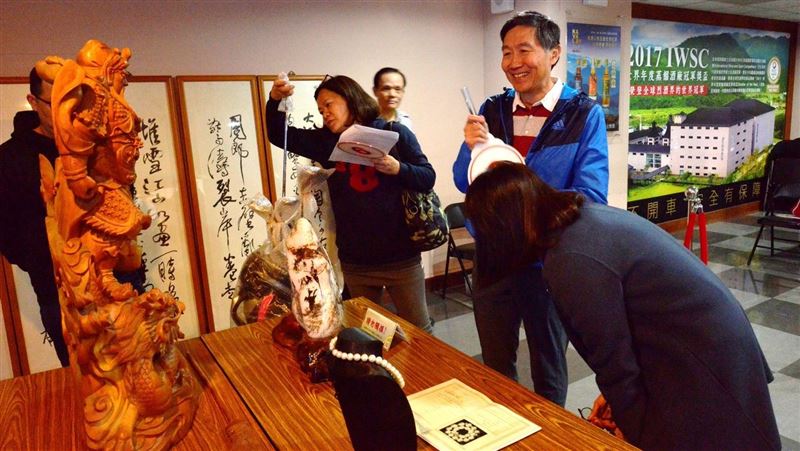 台北分署辦拍賣　37顆燈泡最熱賣？