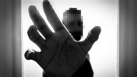 性侵,喝酒,不起訴,屁股,性