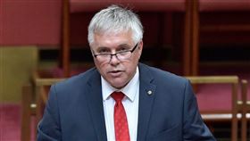 澳洲中間聯盟黨參議員派屈克（圖）等6位小黨及無黨籍議員3日聯合提案，要求參議院針對澳洲與中國的關係展開全面調查和辯論。（圖取自facebook.com/senator.rex.patrick）