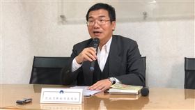 婦聯會決議不轉型  內政部擬下週召開政黨審議會內政部民政司副司長鄭英弘4日表示，目前仍有246政黨、46個政治團體尚未完成法人登記或轉換為政黨。中央社記者王承中攝  108年12月4日