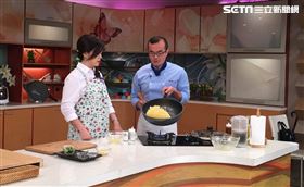 小周師使用大寶鍋做料理。
大寶鍋容量大又輕巧。
一鍋多用煎煮炒炸，甚至也可以取代湯鍋。
愛娥樂直播小寶鍋使用狀況！