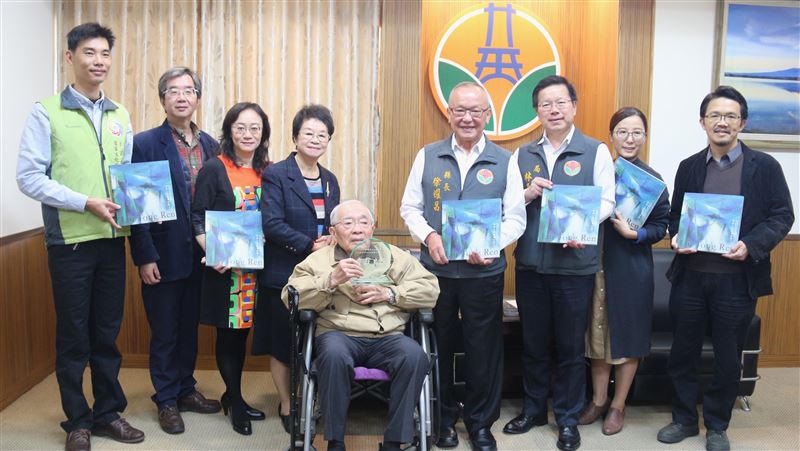 苗縣國寶級印象派畫家　發表畫冊