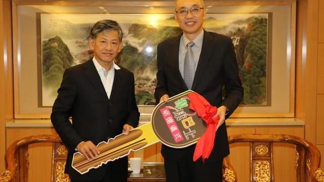 新潤建設 捐贈新北市1輛復康巴士