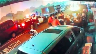 夫偕嫩妹爽滾床單　正宮持刀瘋狂追砍