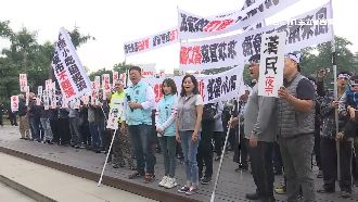 轉移後生意差…夜市攤販淚：活不下去