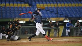 ▲陳文杰冬聯開轟。（圖／中華職棒提供）