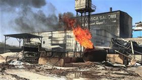 蘇丹官員表示，首都喀土木一輛氣槽車3日在一間瓷磚工廠爆炸並引發大火。（法新社提供）