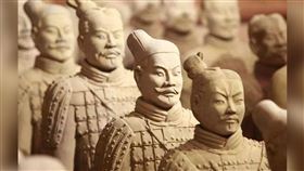 為何秦始皇陵兵馬俑都是「單眼皮」？