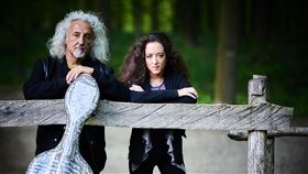 大提琴家麥斯基攜女錄專輯  展現當代作品俄國大提琴名家米夏．麥斯基（Mischa Maisky）（左）帶著鋼琴家女兒莉莉．麥斯基（Lily Maisky）（右），灌錄了一張「20世紀經典作品選」，突破古典傳統框架，為大提琴打造更多當代新面貌。（環球唱片提供）中央社記者趙靜瑜傳真  108年12月5日