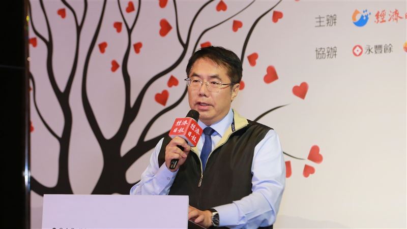 謝龍介賭雞排　黃偉哲：想吃就投小英