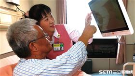 國泰醫院展出腸道內視鏡影像AI系統，協助醫師即時偵測微小息肉。（圖／國泰醫院提供）