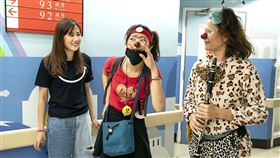 《天堂的微笑》演員修杰楷、林予晞、唐振剛、方志友、黃尚禾等人到台北榮總關心罹癌兒童（圖／TVBS提供）