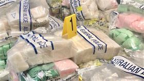 澳洲警方查獲的這批俗稱冰毒的甲基安非他命，市價估計近新台幣250億元。（圖取自twitter.com/AusBorderForce）