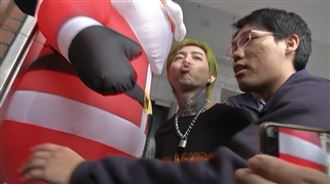 謝和弦呼麻風暴　昨啾咪今嘟嘴詭笑！