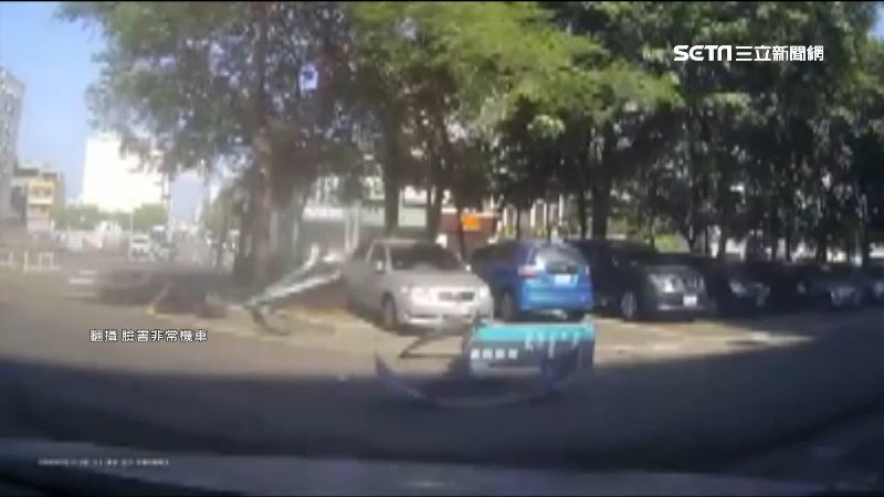翁打錯檔「倒退嚕」　妻尖叫：完蛋了