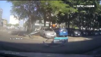 翁打錯檔「倒退嚕」　妻尖叫：完蛋了