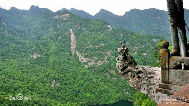 全中國「最危險香爐」　香客用命燒香