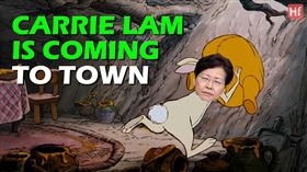 聖誕節即將到來，香港一個二次創作團隊「Holy Force」因對政府的擺爛態度和暴力深感痛心，於是將家喻戶曉的「聖誕歌」改編成「林鄭版聖誕歌」，歌詞內容和剪輯對香港特首林鄭月娥和中國國家主席習近平瘋狂惡搞，不少網友聽了後大讚根本「聖誕金曲」。（圖／翻攝自Holy Force YouTube）