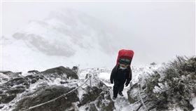 20191206南湖大山下初雪