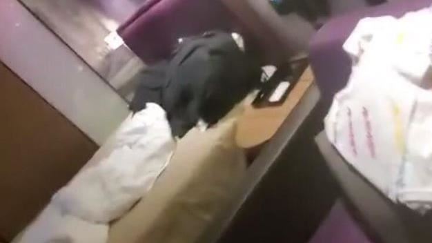 夜歸酒店驚喪服男躺床　情侶崩潰嚇傻