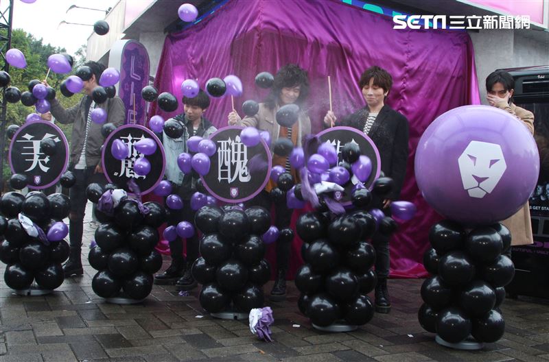 「亞洲重磅搖滾天團」獅子LION蕭敬騰、力Q、小強、陳珩、FUMI 2019年推出全新專輯「美麗、醜與我」。（記者邱榮吉/攝影）                      