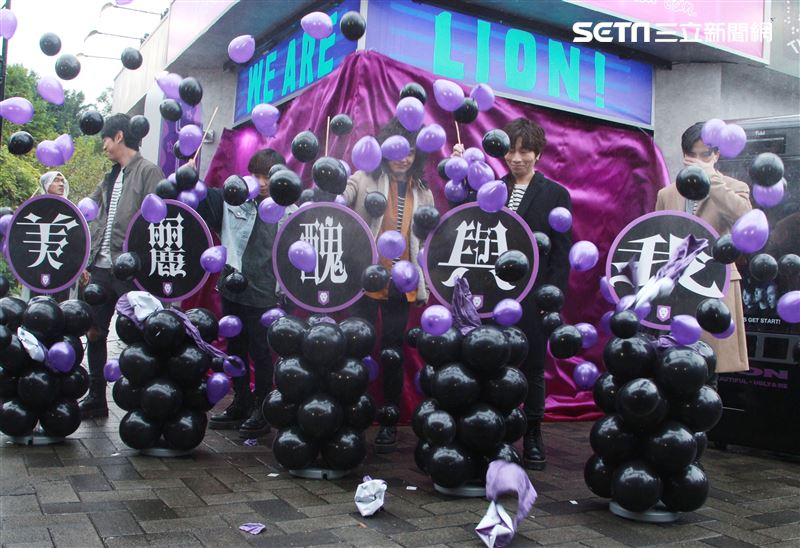 「亞洲重磅搖滾天團」獅子LION蕭敬騰、力Q、小強、陳珩、FUMI 2019年推出全新專輯「美麗、醜與我」。（記者邱榮吉/攝影）                      