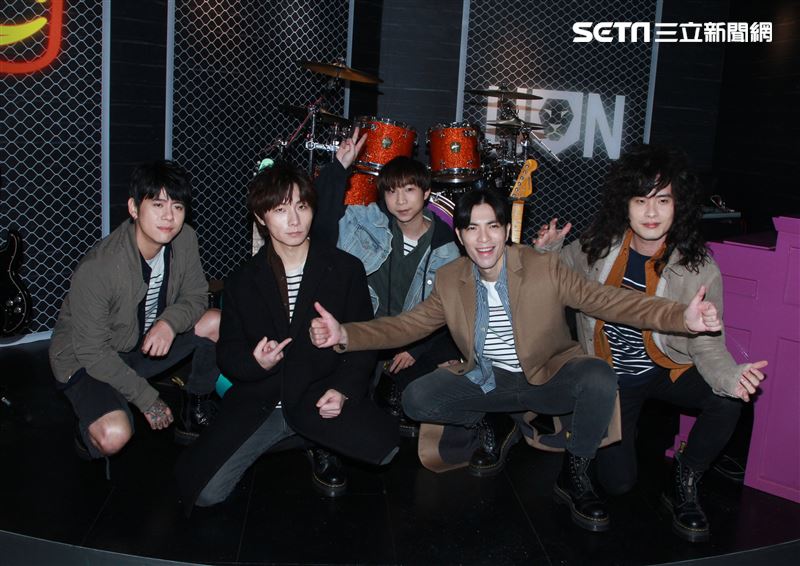 「亞洲重磅搖滾天團」獅子LION蕭敬騰、力Q、小強、陳珩、FUMI 2019年推出全新專輯「美麗、醜與我」。（記者邱榮吉/攝影）                      