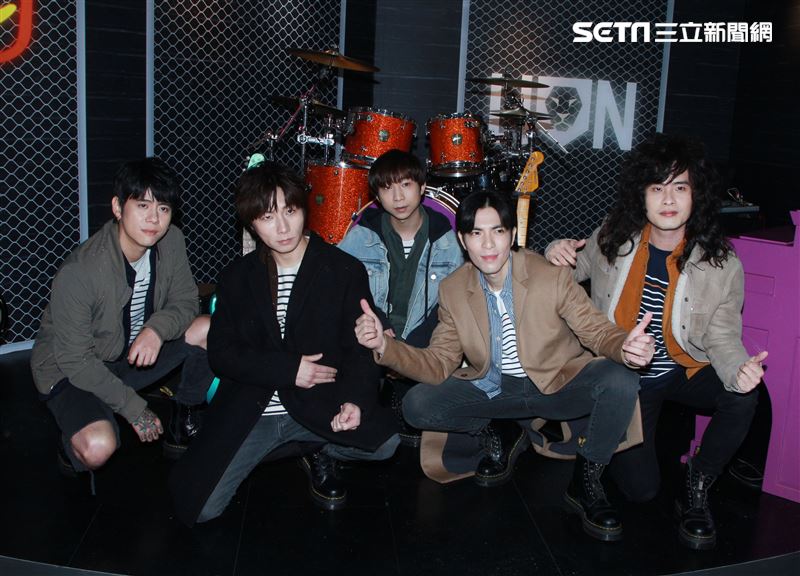 「亞洲重磅搖滾天團」獅子LION蕭敬騰、力Q、小強、陳珩、FUMI 2019年推出全新專輯「美麗、醜與我」。（記者邱榮吉/攝影）                      