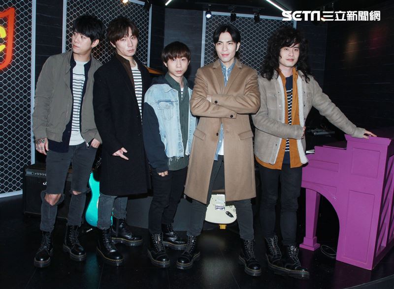 「亞洲重磅搖滾天團」獅子LION蕭敬騰、力Q、小強、陳珩、FUMI 2019年推出全新專輯「美麗、醜與我」。（記者邱榮吉/攝影）                      