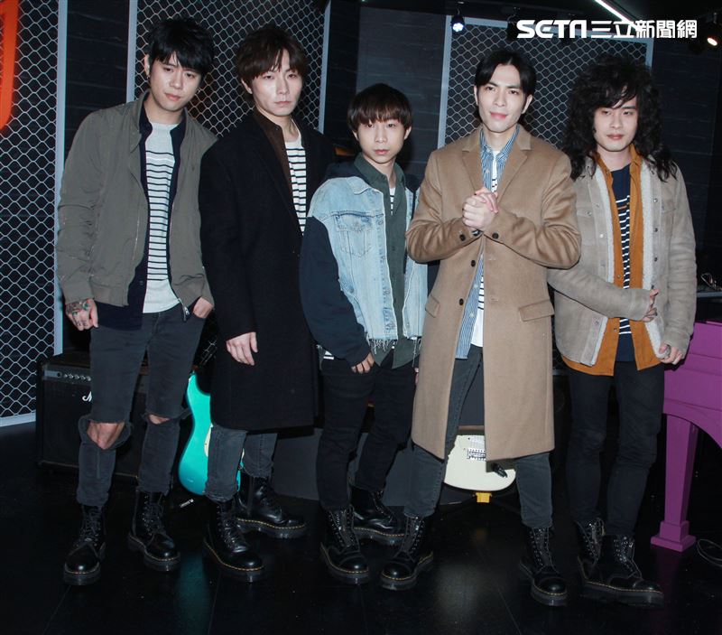 「亞洲重磅搖滾天團」獅子LION蕭敬騰、力Q、小強、陳珩、FUMI 2019年推出全新專輯「美麗、醜與我」。（記者邱榮吉/攝影）                      