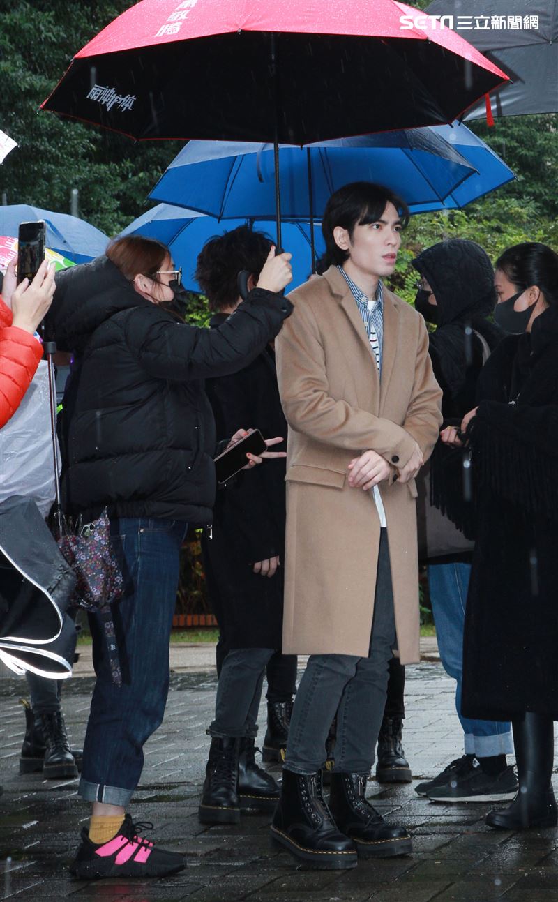 「亞洲重磅搖滾天團」獅子LION蕭敬騰、力Q、小強、陳珩、FUMI 2019年推出全新專輯「美麗、醜與我」。（記者邱榮吉/攝影）                      