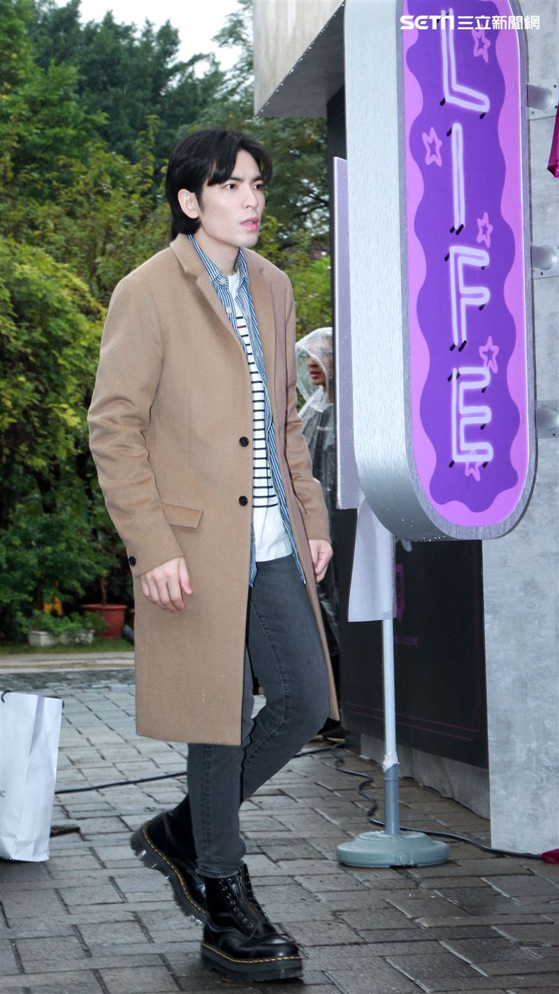 「亞洲重磅搖滾天團」獅子LION蕭敬騰、力Q、小強、陳珩、FUMI 2019年推出全新專輯「美麗、醜與我」。（記者邱榮吉/攝影）                      