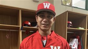 曾陶鎔向味全龍報到，首度穿上味全球衣。（圖／翻攝自曾陶鎔粉絲團）