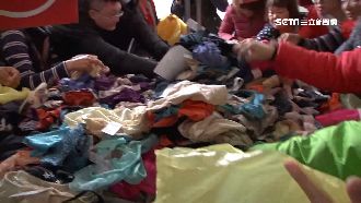 不畏天寒降雨！婆媽穿大衣瘋搶內衣