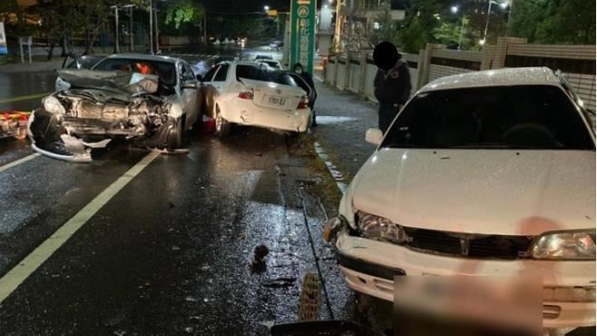 彰師大前5車連環撞！女駕駛受困送醫