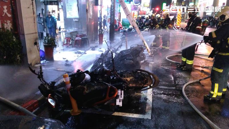 騎樓機車起火！西門町老天祿險遭波及