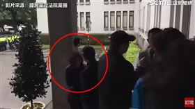 樓梯推女警！陳宜民稱「拍肩膀請她離開」　辯：我不小心…（圖／翻攝自國民黨立法院黨團）