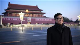 香港警務處處長鄧炳強赴北京12月7日清晨，香港特區政府警務處處長鄧炳強一行人來到北京天安門廣場觀看升旗儀式。(中新社提供)中央社　108年12月7日