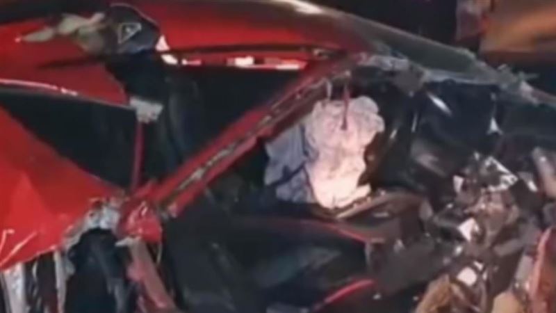 法拉利撞上圍欄！女星驚傳嚴重車禍