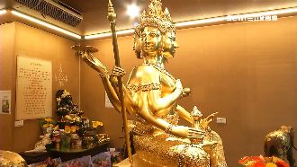 四面佛祈求學問多！酒女也是虔誠信徒