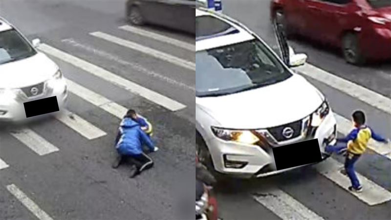 母子被轎車撞　男童見母倒地怒踹仇人