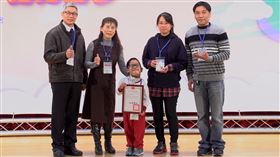 肌肉萎縮「罕病小鬥士」堅持天天上學