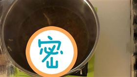 煮泡麵要「完整的蛋」！她見鍋底傻眼