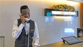 非洲學生來台實習　盼回家鄉圓夢成飯店達人台北城市科技大學外籍生阿智來自非洲馬拉威，在學校安排下到北投溫泉飯店實習，希望畢業後回家鄉一圓飯店達人夢想。（城市科大提供）中央社記者許秩維傳真　108年12月8日