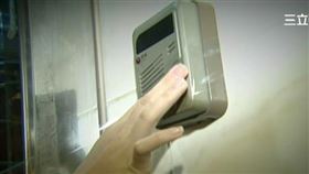 怪鄰居!半夜不睡 門鈴貼膠帶吵鄰