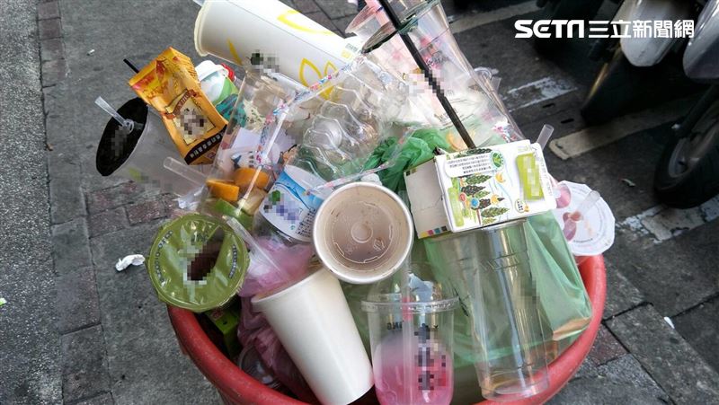 獨／飲料喝太多　老了準備洗腎到死？