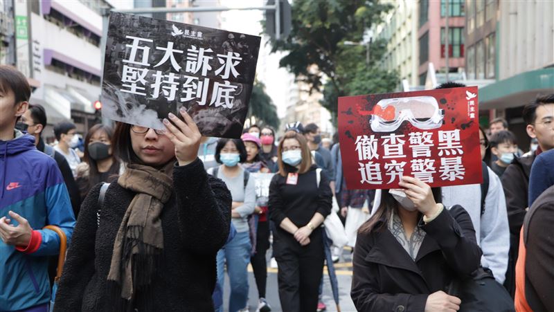 港遊行擠爆銅鑼灣　五大訴求缺一不可