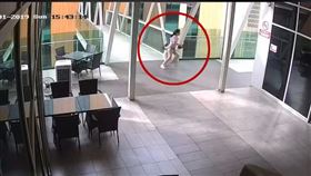 馬來西亞,空橋破洞