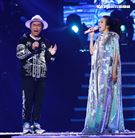 莫文蔚最後一次在台北小巨蛋開演唱會和嘉賓吳宗憲一起合唱「廣島之戀」。（記者邱榮吉/攝影）